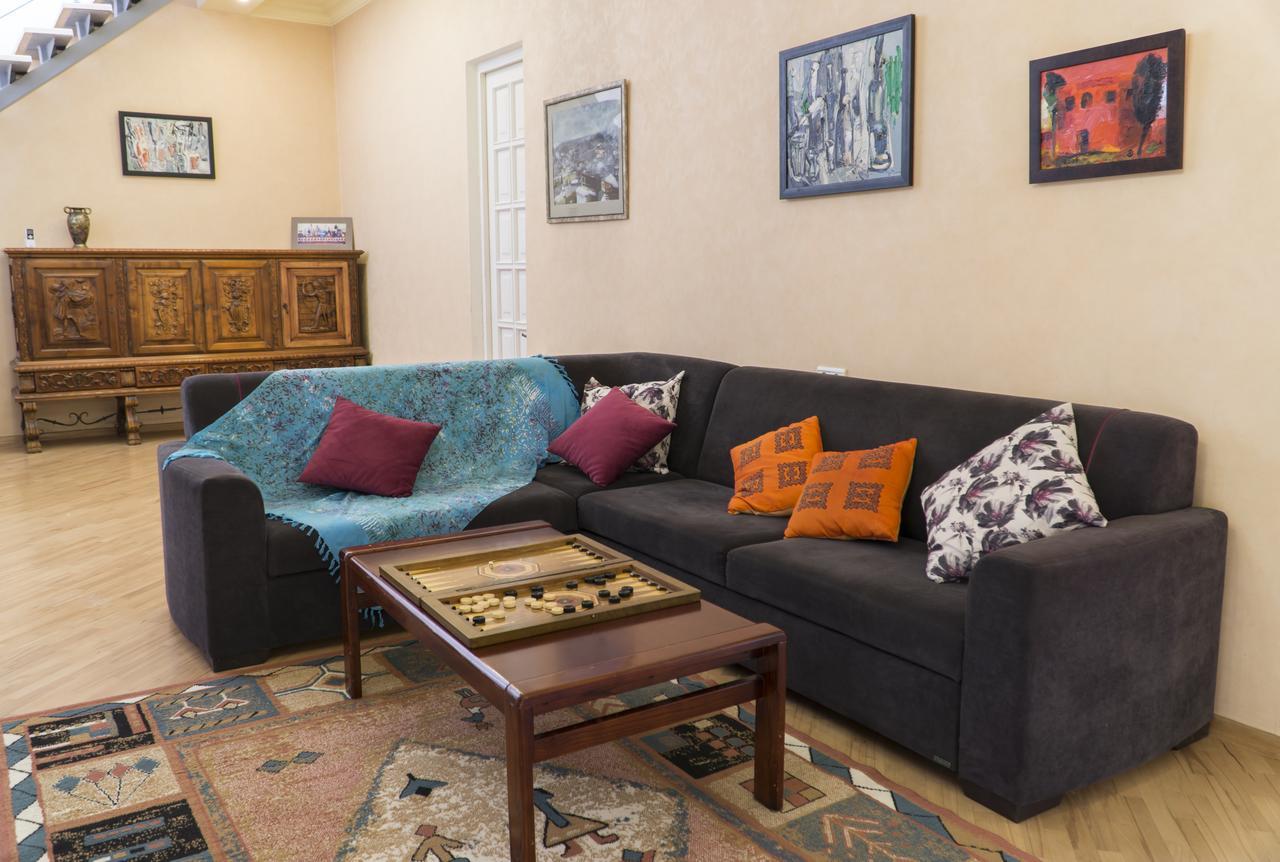 4Bd Appartaments With Cozy Garden تبليسي المظهر الخارجي الصورة