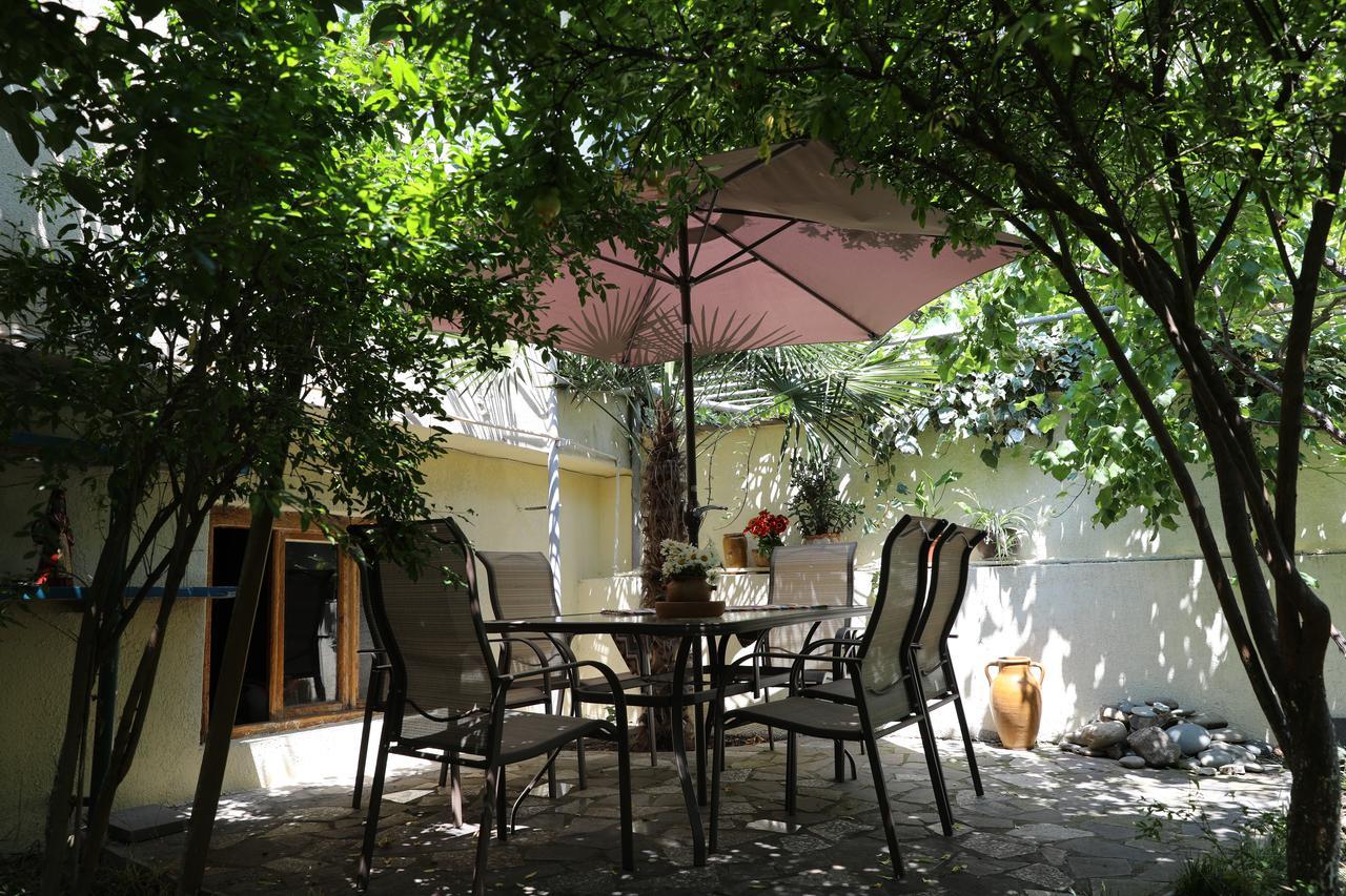 4Bd Appartaments With Cozy Garden تبليسي المظهر الخارجي الصورة